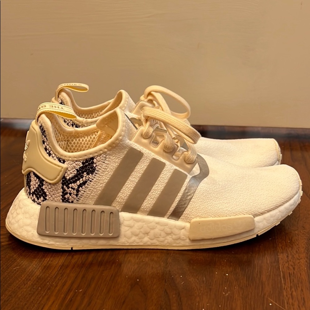 Adidas Boost size 6 white/python